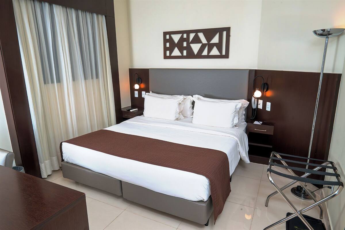 Luxo Casal | Minibar, brankas, meja kerja, dan kedap suara