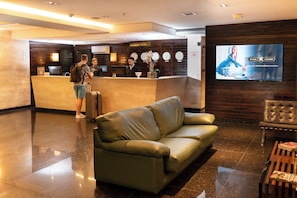Coin salon dans le hall