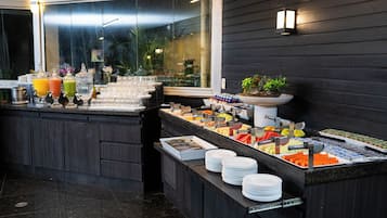 Café da manhã, almoço e jantar