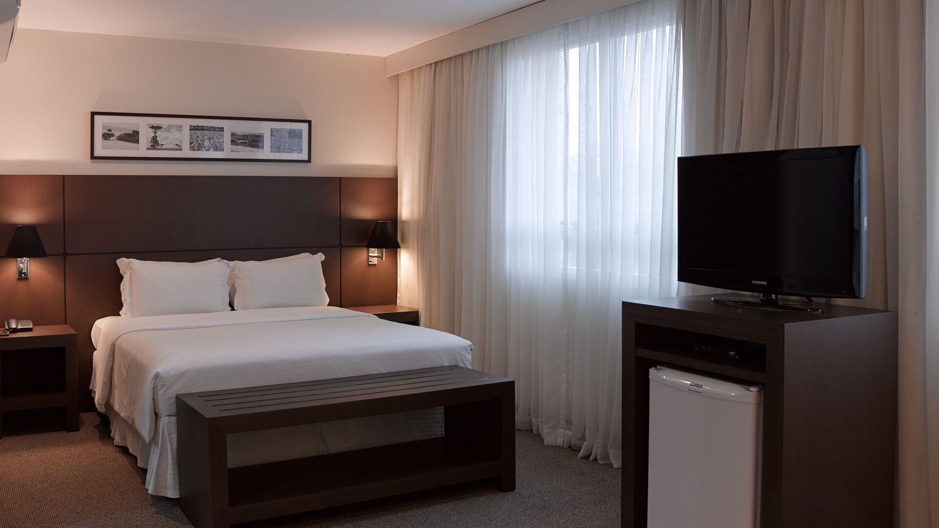 Minibar, kostenlose Babybetten, kostenloses WLAN, Bettwäsche