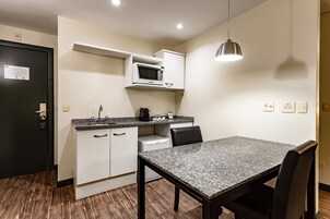Minibar, cunas gratuitas, wifi gratis y ropa de cama 