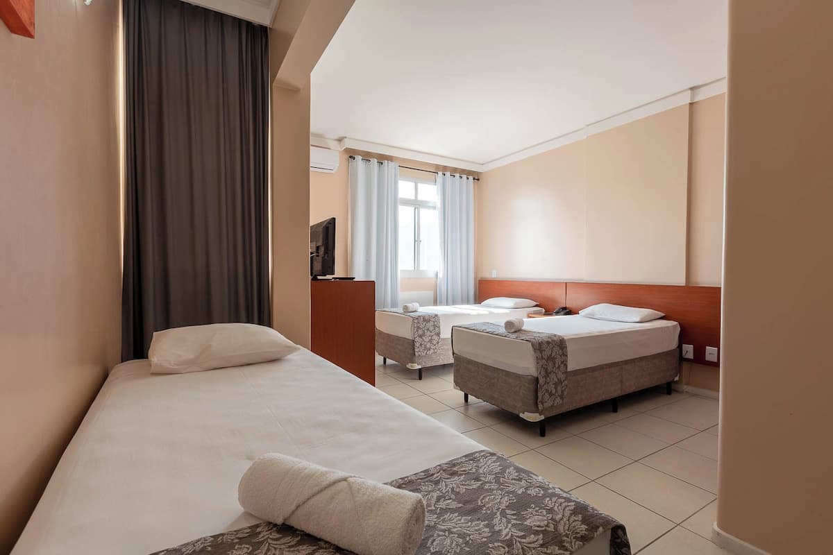 Quarto triplo 3 camas de solteiro | Minibar, blackout drapes, soundproofing, free WiFi