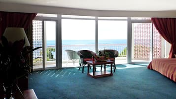 Literie de qualité supérieure, coffres-forts dans les chambres, bureau