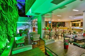 Sundeck - San Marino Suite Hotel (Goiania)