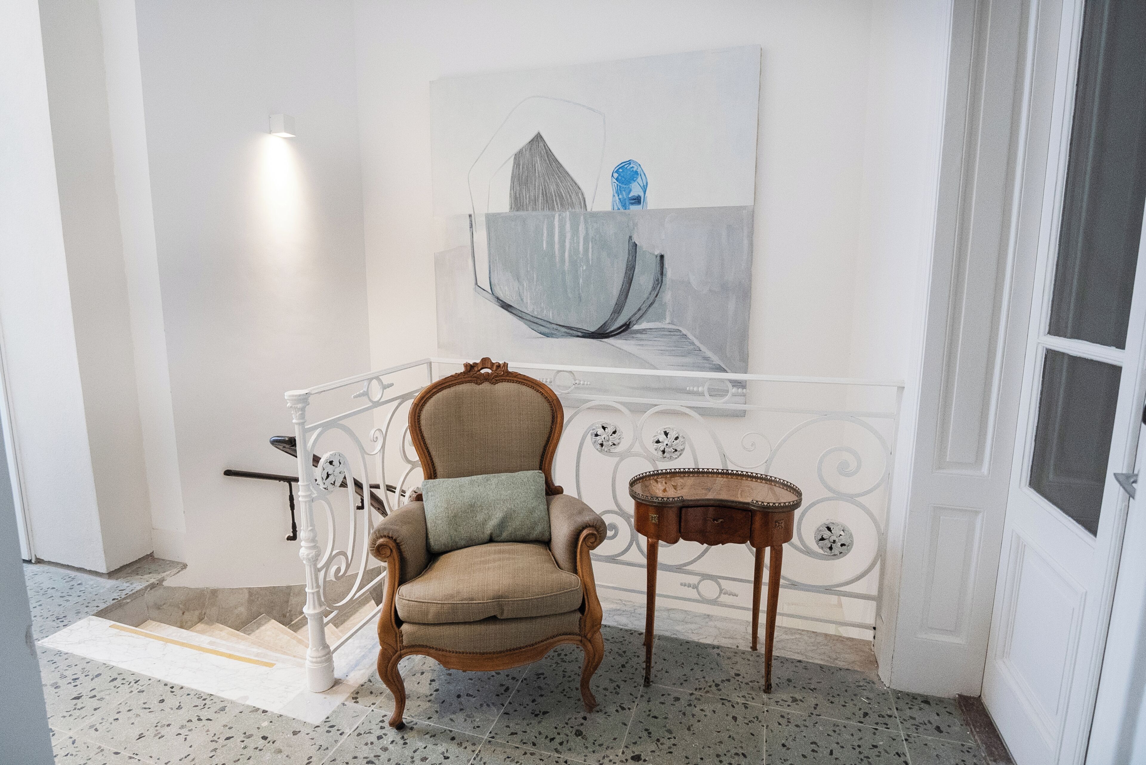 50-inch smart tv with cable channels, netflix, pay films