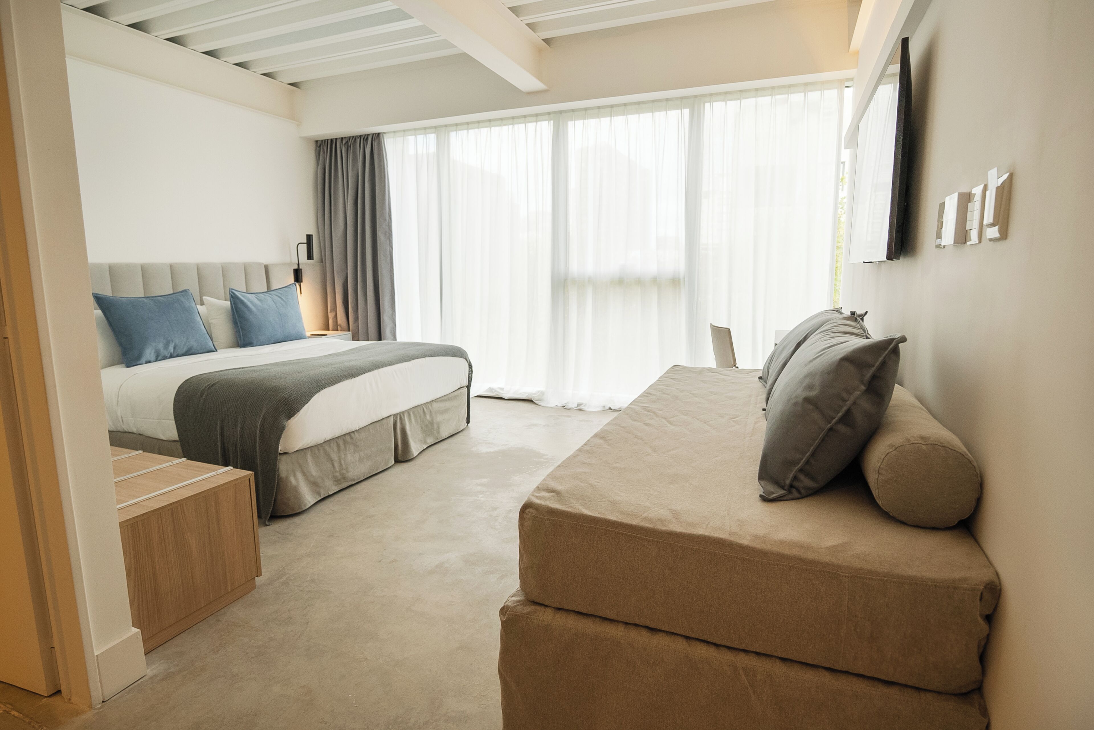 senior room | 1 bedroom, premium bedding, down duvets, pillow-top beds