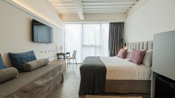 Rom – senior | Sengetøy av topp kvalitet, dundyner, senger med overmadrass og minibar