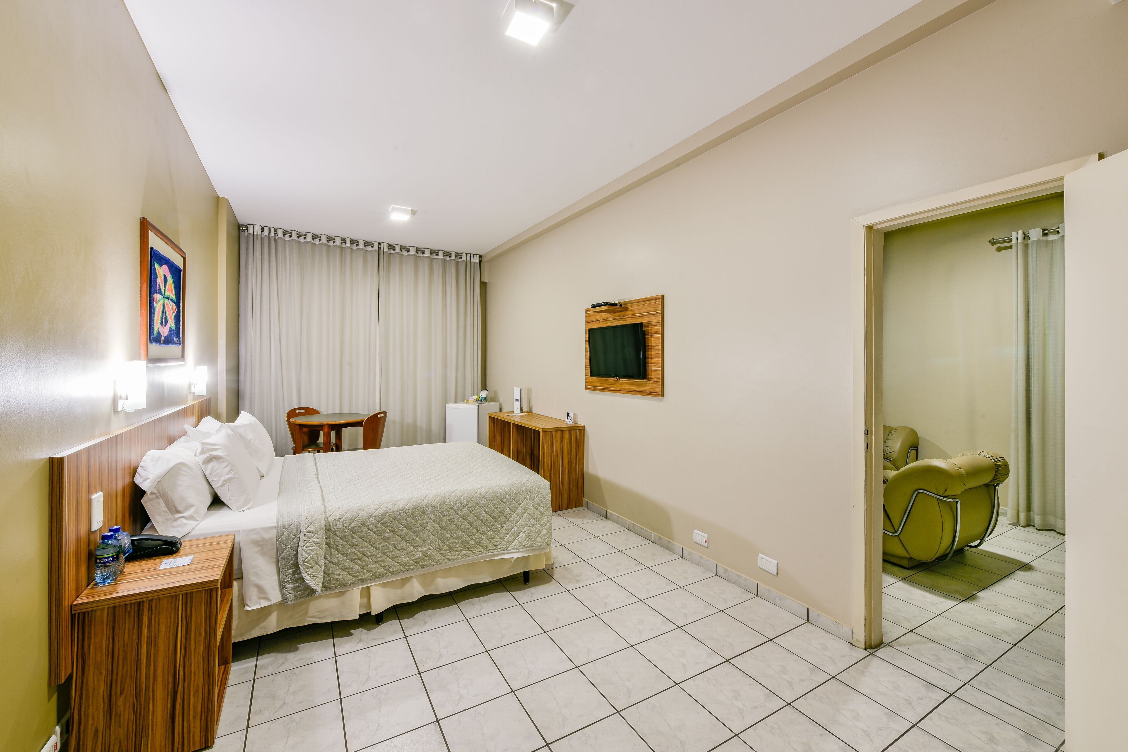 Coffre-fort, bureau, espace de travail pour ordinateurs portables