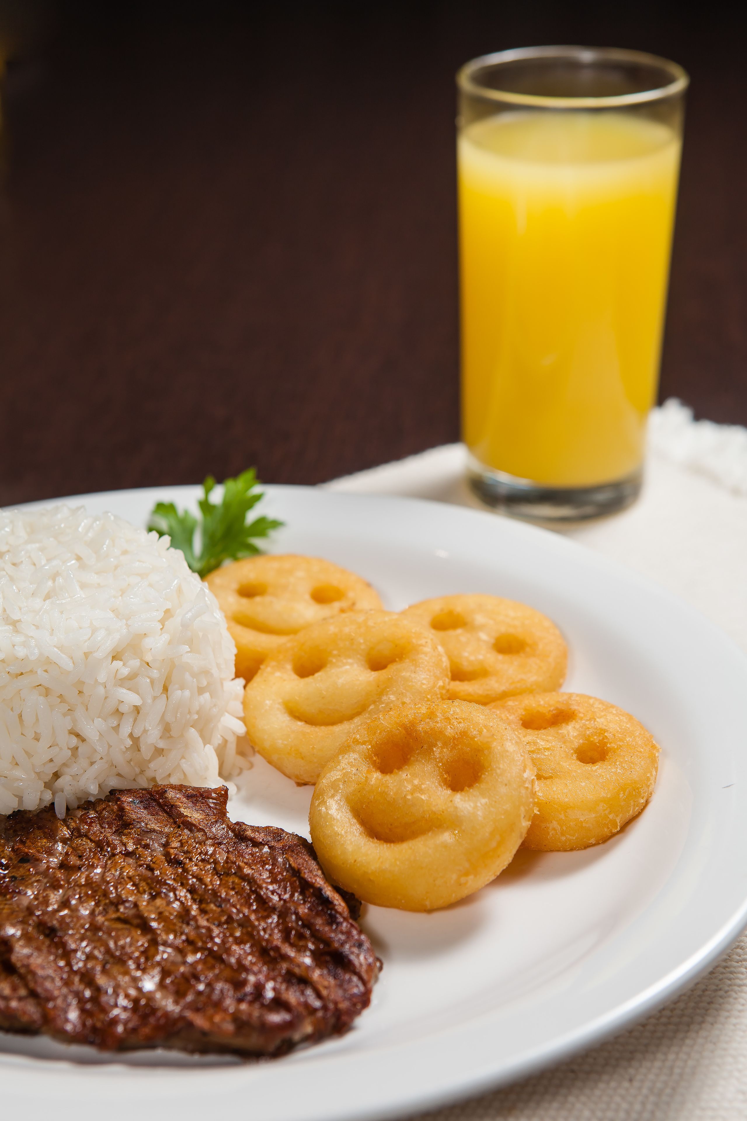 breakfast, lunch, dinner served; international cuisine