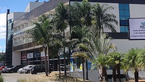 A Transamerica Hotel with a modern facade, multiple floors, and a prominent sign. - Transamerica Lagoa Santa (Lagoa Santa)