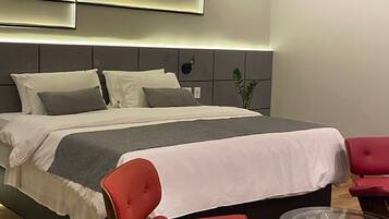 Suíte real | Frigobar, cofres nos quartos, escrivaninha, cortinas blackout