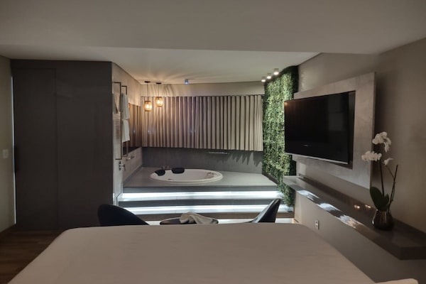 Senior Suite | 1 bedroom, minibar, in-room safe, desk