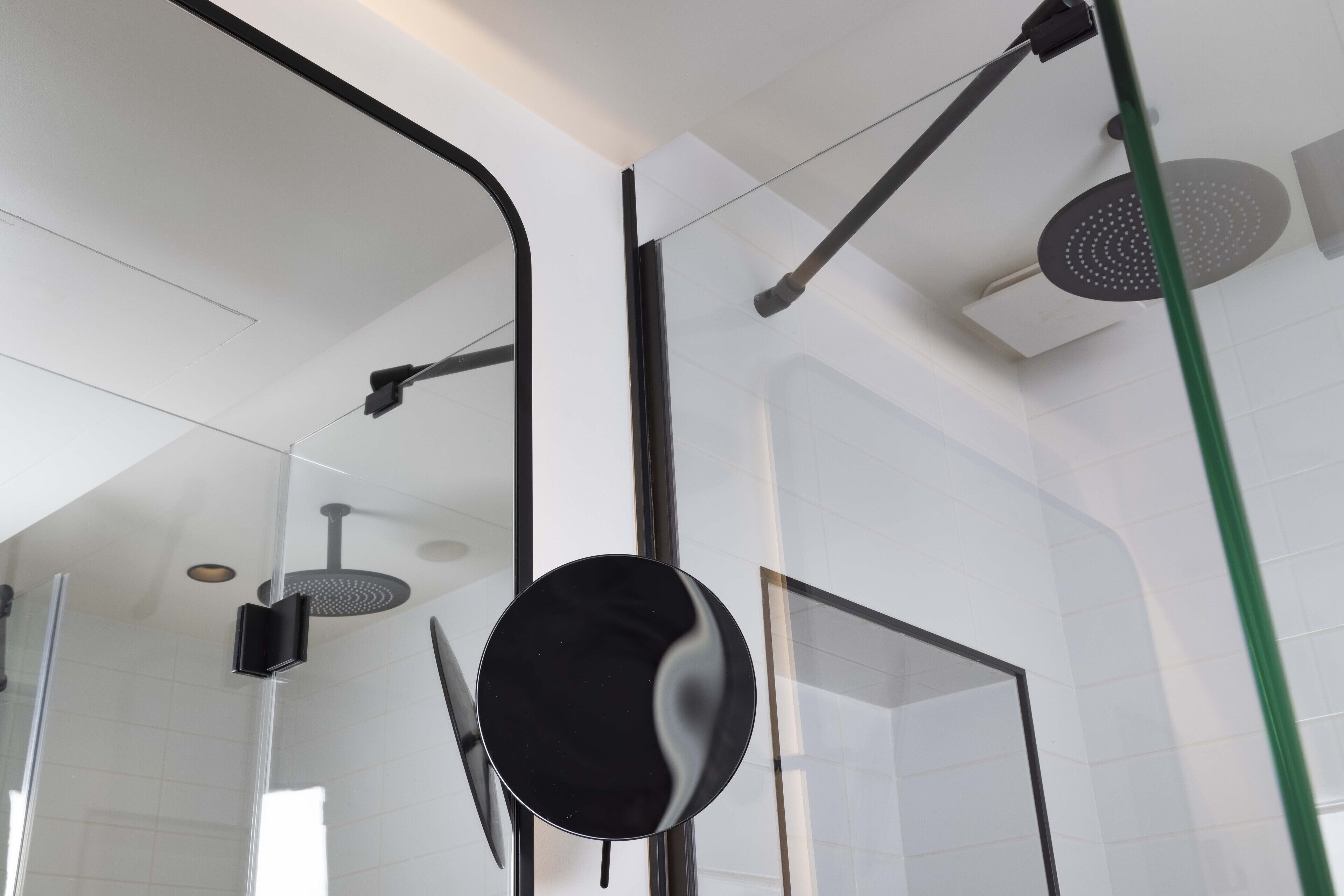 double or twin room (prestige) | bathroom | combined shower/bathtub, free toiletries, hair dryer, towels