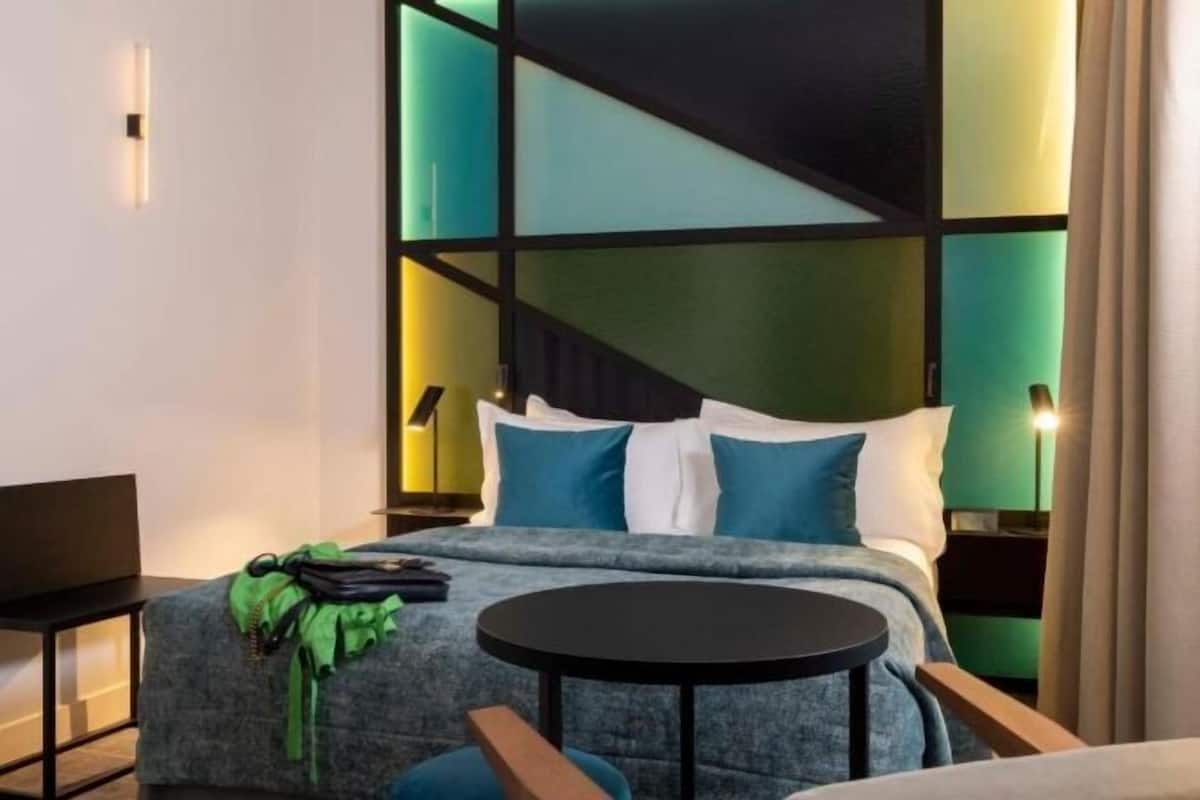 Premium bedding, in-room safe, individually furnished, blackout drapes