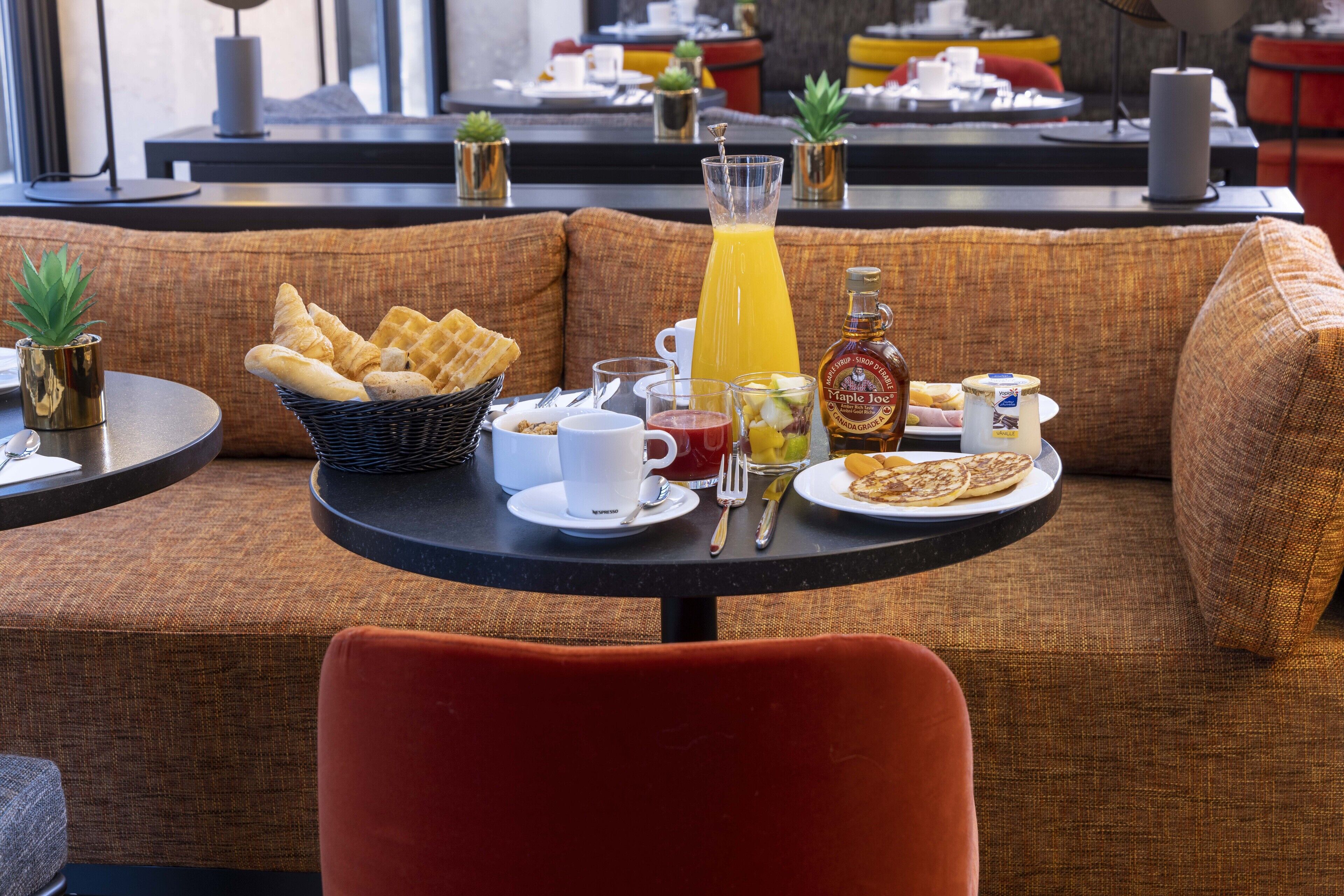 daily continental breakfast (eur 20 per person)