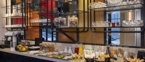 Daily continental breakfast (EUR 20 per person)