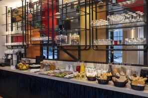 Daily continental breakfast for a fee - Le 12 Hotel (Paris)