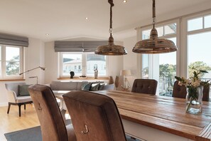 Superior Suite | Living area