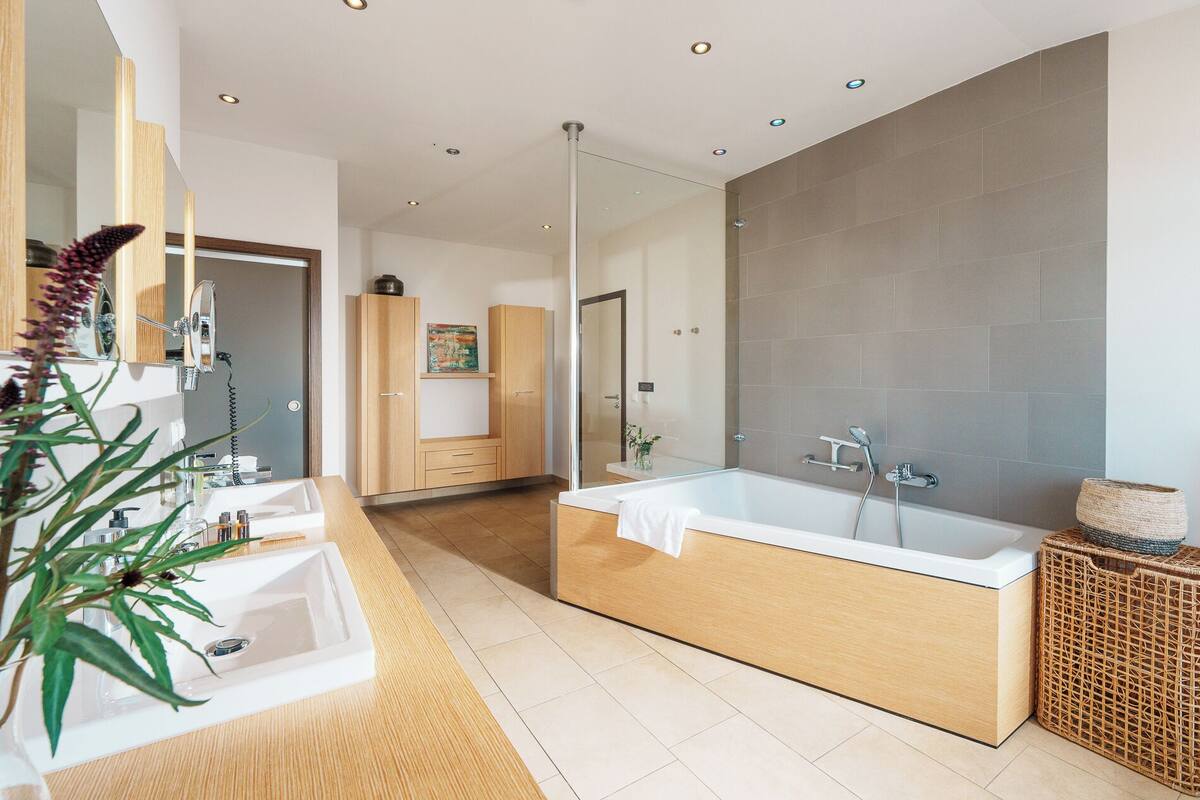 superior suite | bathroom | free toiletries, hair dryer, soap, shampoo