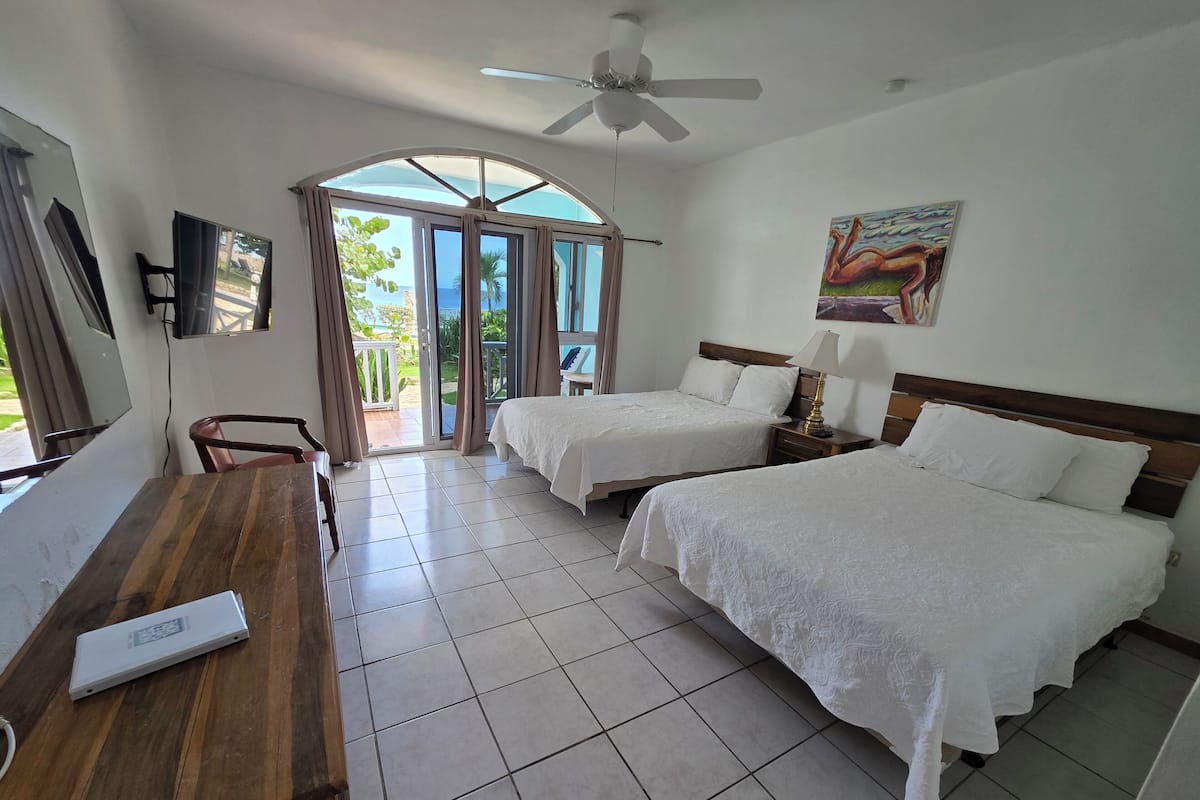 Kamar Deluks, 2 Tempat Tidur Double, pemandangan laut | 1 kamar tidur, seprai premium, tempat tidur Tempur-Pendic, dan brankas