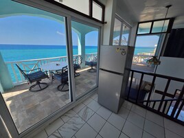 Executive Suite: Room 11 | Private kitchen