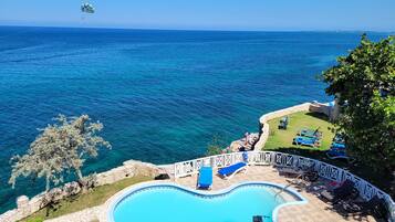 Two Bedroom Suite: Room 18 | Terrace/patio