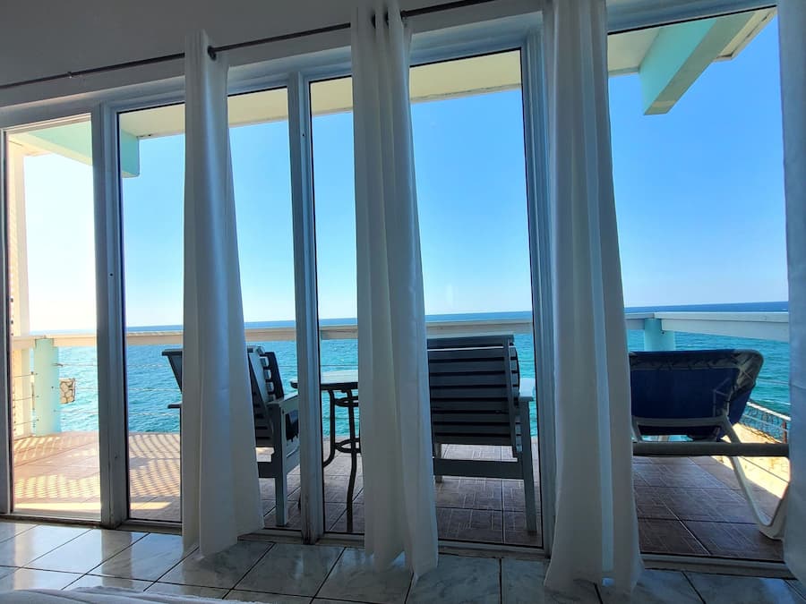 Suíte, vista para o mar (Cliffedge Suite - Upper Level) | Roupas de cama premium, camas Tempur-Pedic, cofres nos quartos