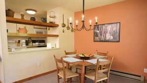 In-room dining - Trail Creek Condominiums (Killington)