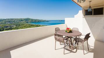 Premium Ocean View Villa | Terraza o patio