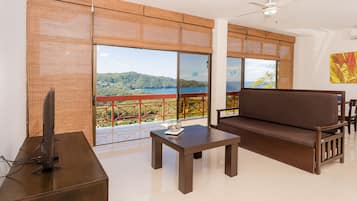 DeluxeOcean View Villa | Bathroom | Shower, rainfall showerhead, free toiletries, hair dryer