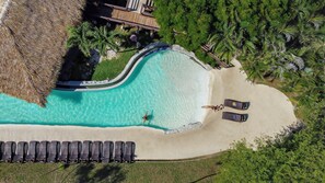2 outdoor pools, pool umbrellas, sun loungers - Villas Sol Beach Resort (Sardinal)