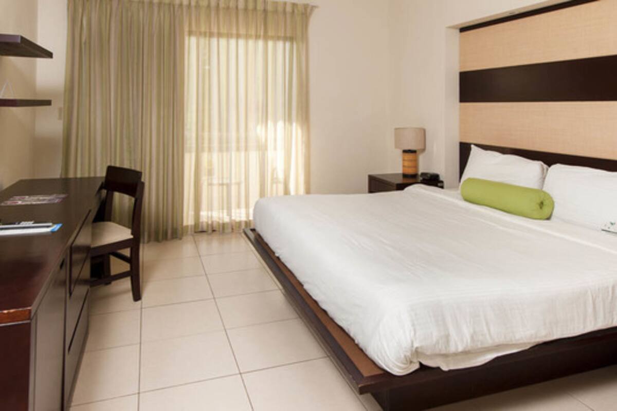 Premium bedding, in-room safe, desk, blackout drapes