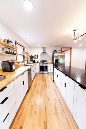 House | Private kitchen | Microwave, coffee/tea maker