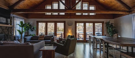 Hus | Vardagsrum | 55-tums tv med kabelkanaler, Netflix och streamingtjÀnster