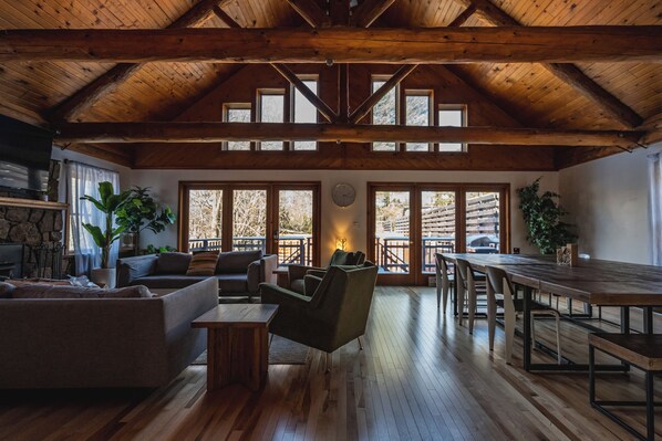 House | Living area | 55-inch TV with cable channels, Netflix, streaming services