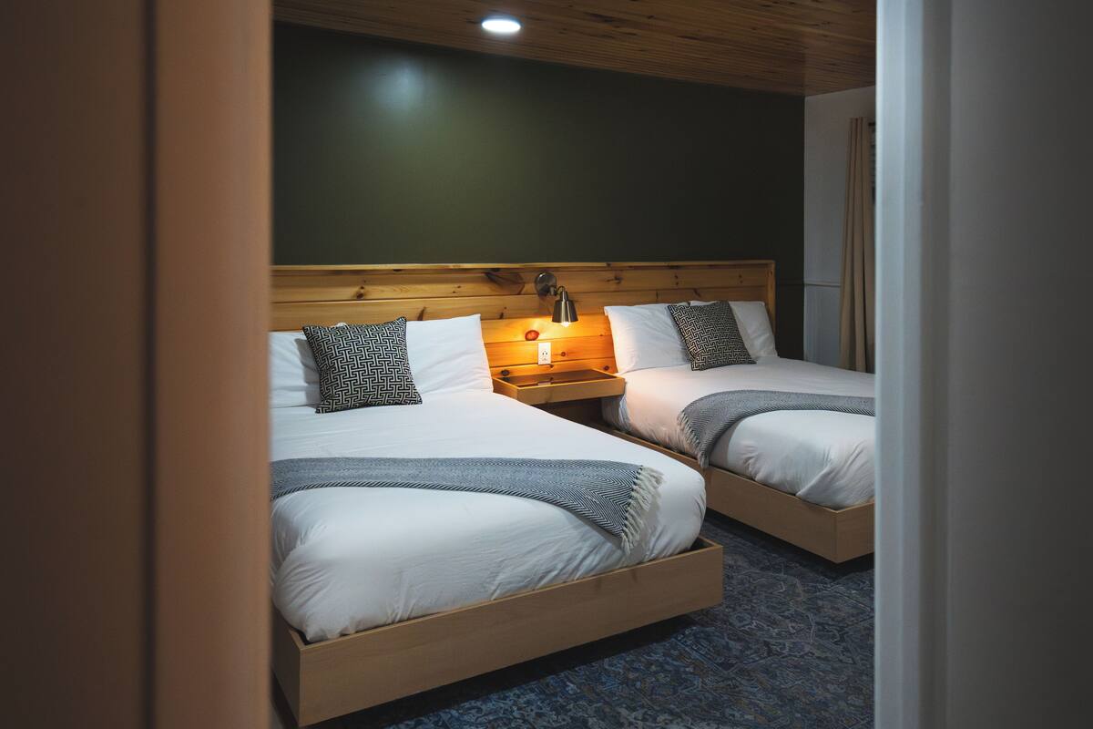 Two Double | Premium bedding, desk, laptop workspace, WiFi (free)