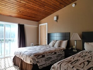 Desk, iron/ironing board, rollaway beds, free WiFi - The Putney Inn (Putney)