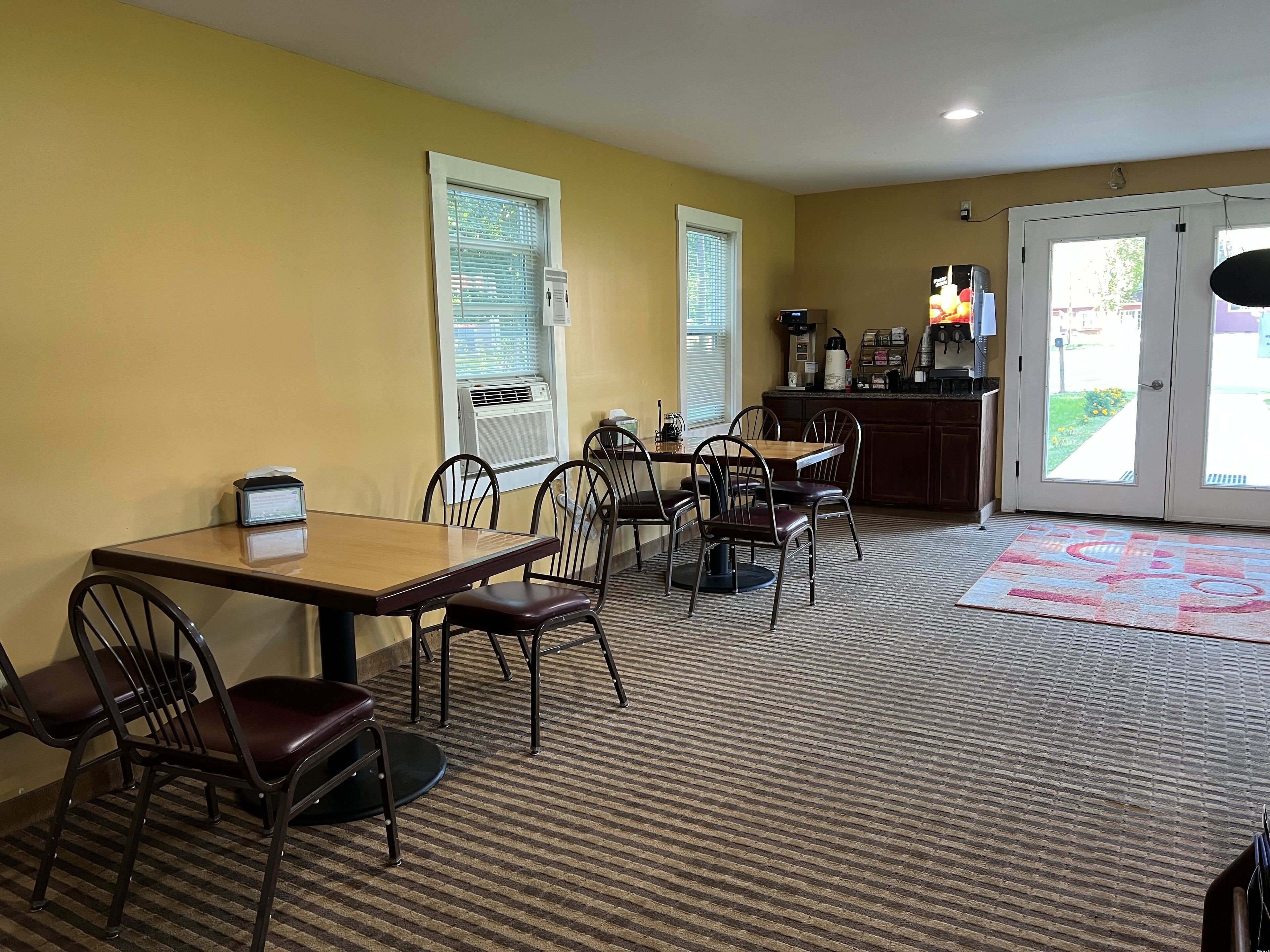 Free daily continental breakfast