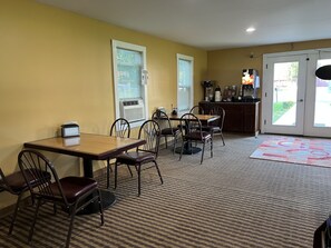 Free daily continental breakfast 