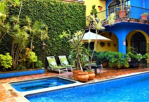 2 piscinas al aire libre, sillones reclinables de piscina