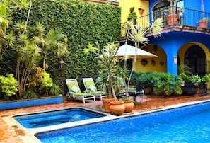 2 outdoor pools, sun loungers