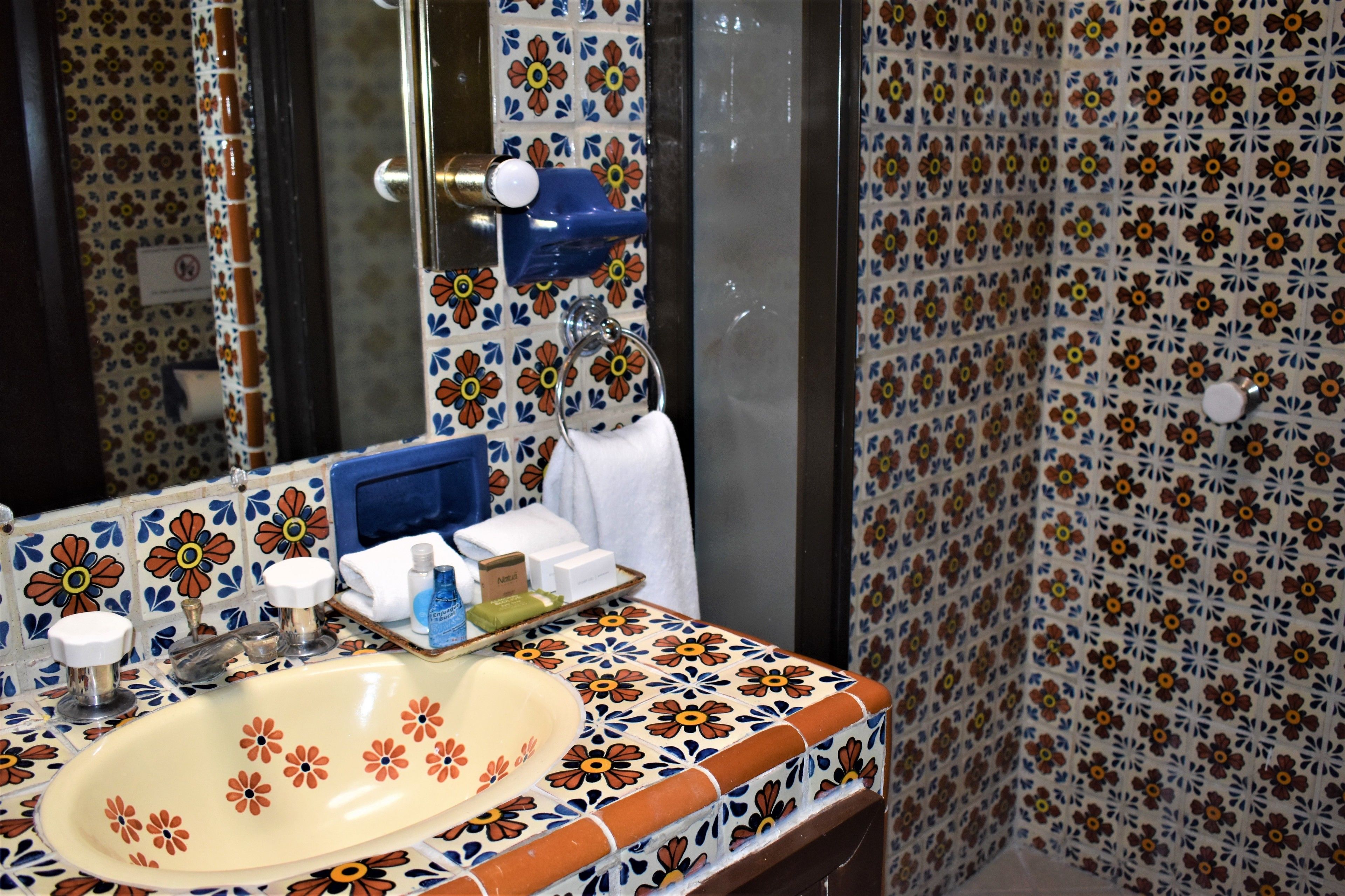 standard room | bathroom | rainfall showerhead, free toiletries, hair dryer, towels