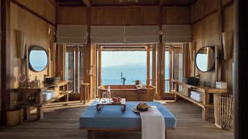 Water Reserve | Bathroom | Separate bathtub and shower, designer toiletries, hair dryer, bathrobes