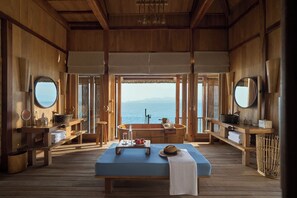 Water Reserve | Bathroom | Separate tub and shower, designer toiletries, hair dryer, bathrobes