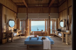 Water Reserve | Bathroom | Separate tub and shower, designer toiletries, hair dryer, bathrobes