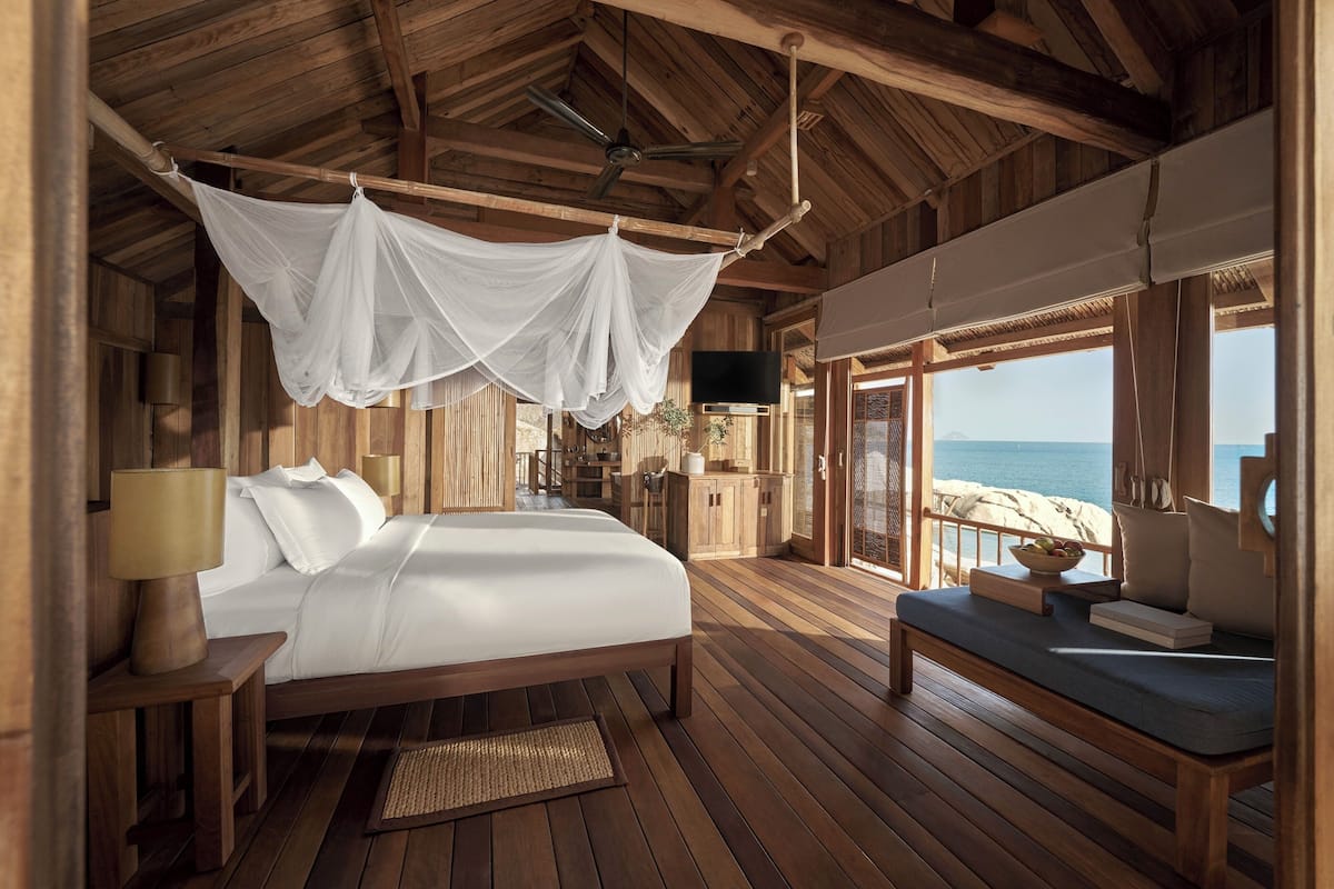 the rock retreat | 1 bedroom, premium bedding, free minibar items, in-room safe