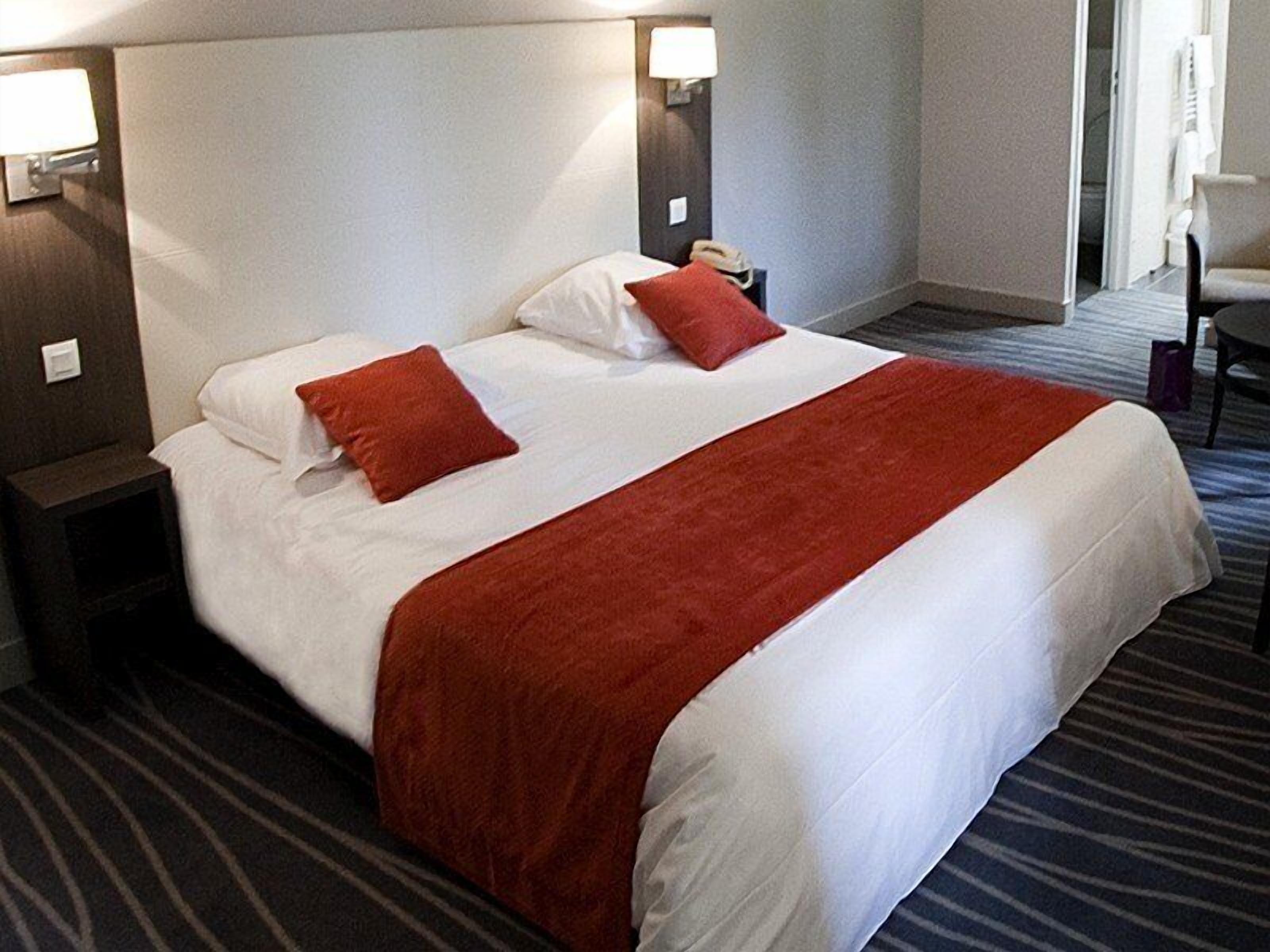 Frigobar, cofres nos quartos, Wi-Fi de cortesia, roupa de cama