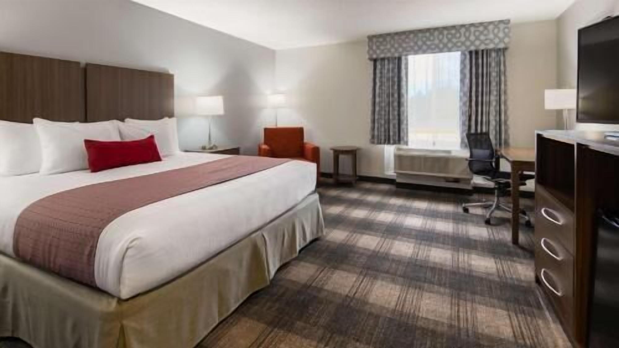 In-room safe, desk, iron/ironing board, free cots/infant beds