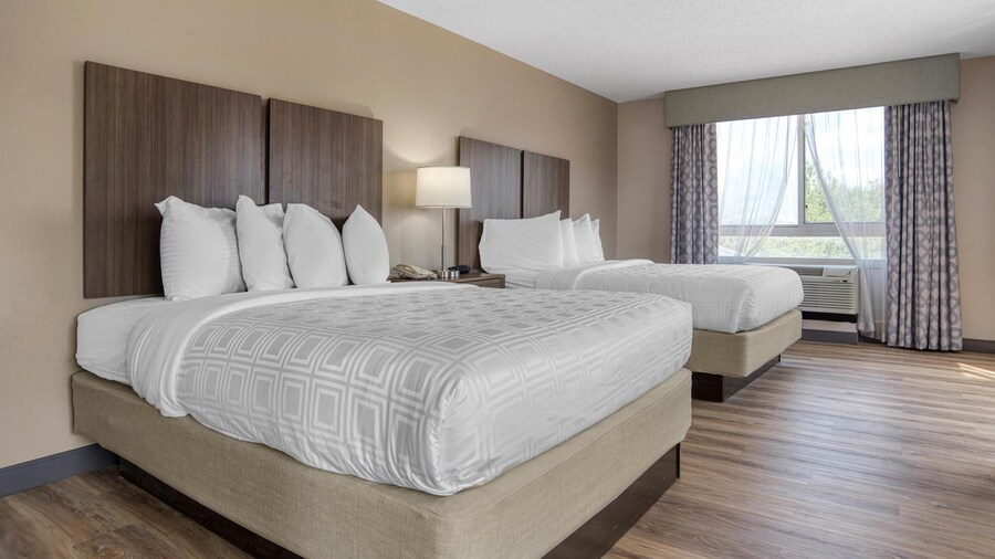 Best Western Plus Philadelphia-Choctaw Hotel and Suites