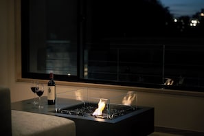 Premium Suite, Private Bathroom, Mountain View | Living area | 42-inch flat-screen TV with digital channels, Netflix, Hulu